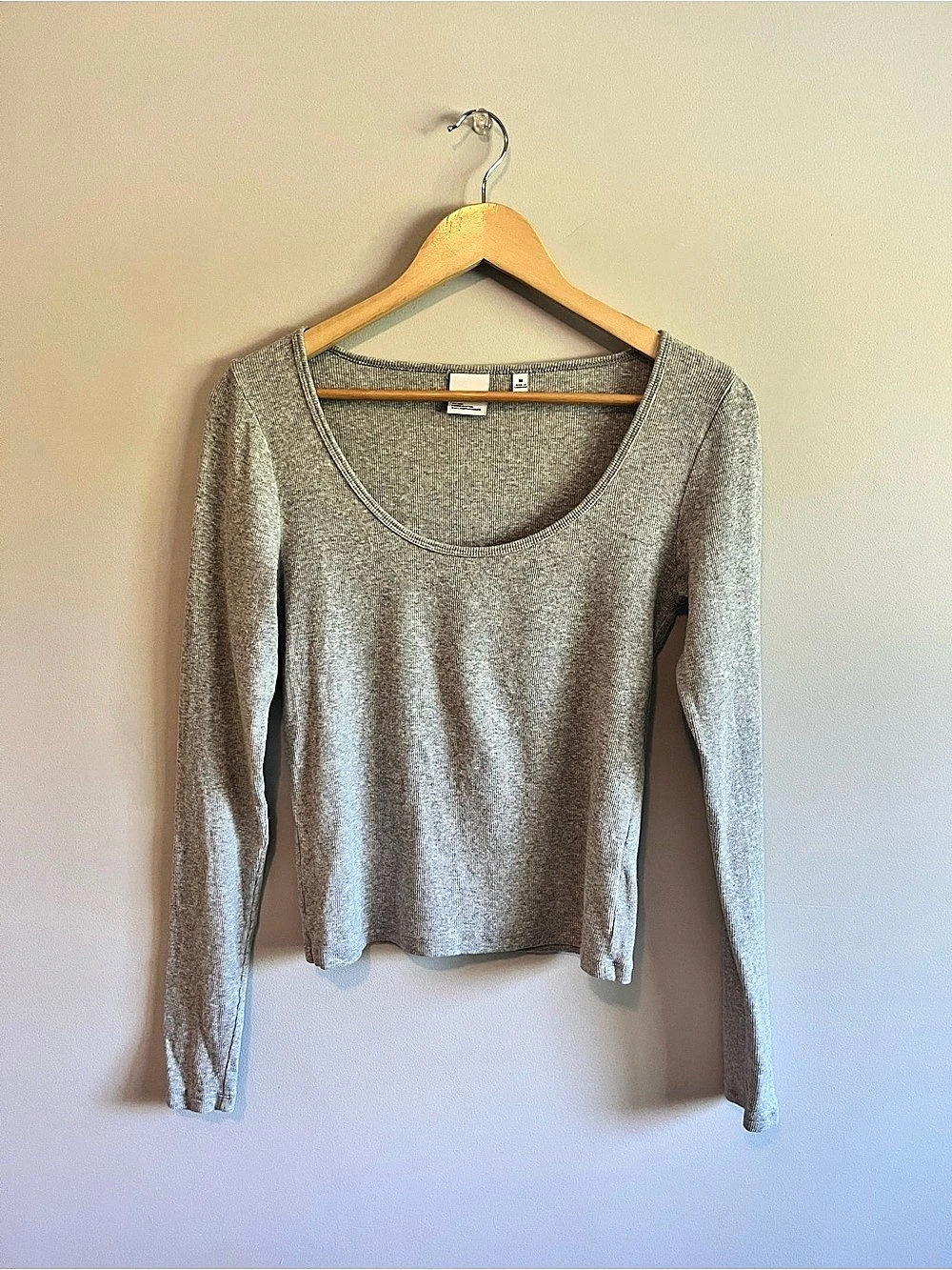 Aritzia TNA Homestretch Long Sleeve Scoop Neck Gray Size Medium Like New